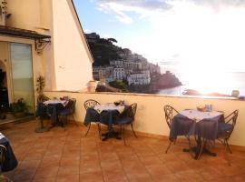 Hotel Croce Di Amalfi, hotel in Amalfi