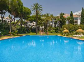 Luxury stay near Puente Romano, always Heated Pool 5*, hotel with jacuzzis in Marbella