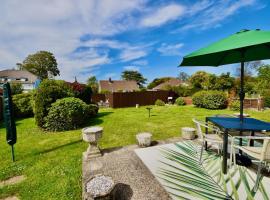 Siesta a spacious family home from home, holiday home in Ryde