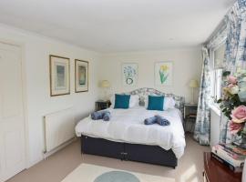 The Cottage a superb family coastal retreat, hotel em Bembridge