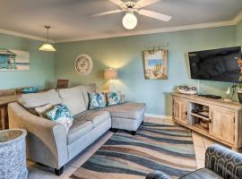 Gulf Shores Beach Condo with Community Pool!，位于格尔夫海岸的酒店