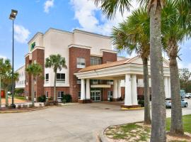 Holiday Inn Express Hotel & Suites Lucedale by IHG، فندق في لوسديل