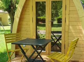 Cabane 2/3 pers au Camping les Patis, hotel in Nazelles