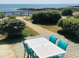 Std terrasse & jardinet vue océan & accès plage, hotel with pools in Batz-sur-Mer