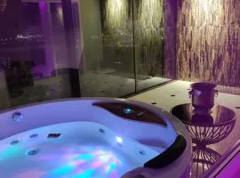 Premium Sky Jacuzzi Apartment