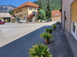 Domačija pri Ivankovih: Osilnica şehrinde bir otel