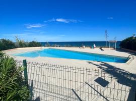 Studio pied dans l'eau - WIFI- Piscine, Hotel in Santa-Lucia-di-Moriani