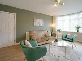 Stunning luxury 3 bed house with garden in North Leeds