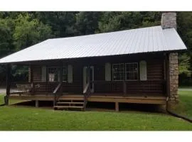 Creekside Haven - Authentic Cabin, Outstanding Location