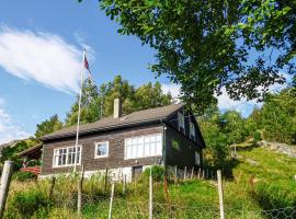 Gorgeous Home In Matre With Wifi, feriebolig i Bauge