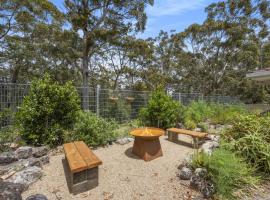 The Beach Hut - Belle Escapes Jervis Bay, hotel in Vincentia