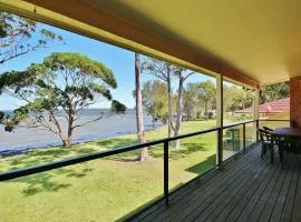 Absolute Waterfront - Belle Escapes Jervis Bay
