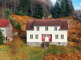 4 Bedroom Lovely Home In Kvinesdal, hotel with parking in Fossdal