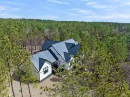 Billiard Breezeway - Stunning Detached Gameroom!