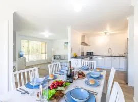 Driftwood Cottage 1 28 Farm Rd pet friendly Wi Fi Air Con and ground floor
