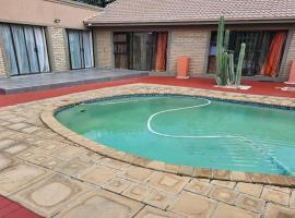 Sk Guest House: Bloemfontein şehrinde bir otel