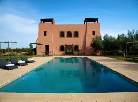 Villa Agora, Villa à la campagne proche Marrakech، مكان مبيت وإفطار في مراكش