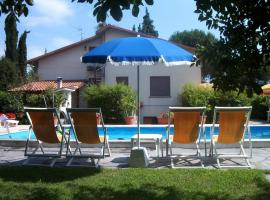 Appartamento lussuoso 2 in Villa Riccardo Barga, hotel v destinaci Barga