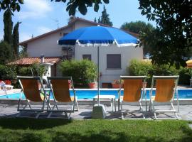 Appartamento lussuoso 2 in Villa Riccardo Barga, hotell i Barga