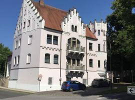 Ferienwohnung in historischer Villa!, cheap hotel in Furth im Wald