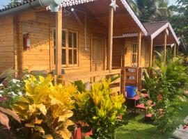 Happy Shack Beach And Wooden Huts, hotel with parking in Colva