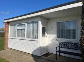 14, Sundowner Holiday Park, Hemsby - Two bed chalet, sleeps 6, bed linen and towels included - pet friendly