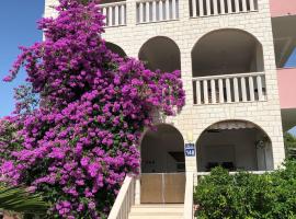 Sea View Apartments, hotel en Grebaštica
