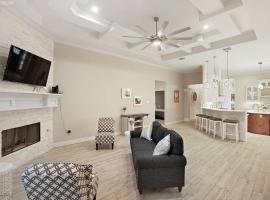 Luxurious Coastal Retreat Brand New 4BR Home with Fast WiFi, 15 min to Beach!, hytte i Corpus Christi