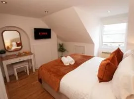 The Loft - KING BED, Central, Entire Apartment