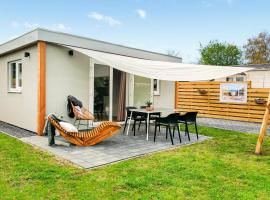 Stunning Home In Heinkenszand With Wifi, hotel 4 bintang di heinkenszand