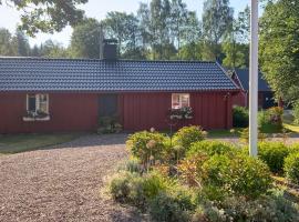 Cozy Home In Reftele With Kitchen, villa i Reftele