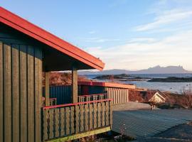 Amazing Home In Offersy With House Sea View, пляжне помешкання для відпустки у місті Offersøy