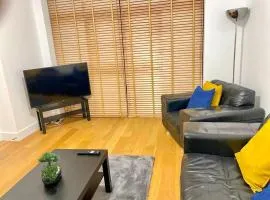 Modern & Cozy 4-Bedroom Getaway