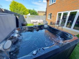 Hot Tub house close to Woodland and Peak District, Hotel mit Whirlpools in Brimington