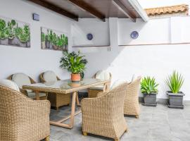 Beautiful Home In Almodvar Del Ro With Wifi And 4 Bedrooms, vacation home in Almodóvar del Río