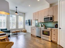 Modern Atlanta Townhome Rental about 2 Mi to Downtown!、アトランタの別荘