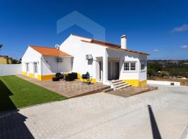 Moinho D'ouro Residence by ACasaDasCasas, hotel with parking in Ericeira