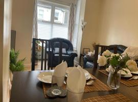 Devonshire house-3.3ml from Wimbledon centre court, hotel near Colliers Wood Tube Station, London