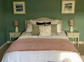 Three bedroom holiday house Porthleven, Cornwall. Close to shops and beach, מלון ידידותי לחיות מחמד בפורת'ליבן