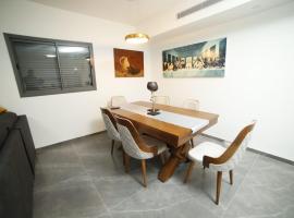 חופשה בטבריה בבית ענק ל 8 אנשים גדול וחדש, Hotel in Tiberias