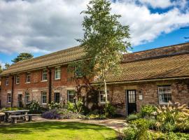 Lynford Holiday Cottages nestled in the heart of Thetford Forest, hotel cu parcare din Mundford
