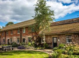 Lynford Holiday Cottages nestled in the heart of Thetford Forest, villa in Mundford