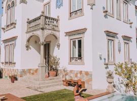 The Salty Pelican Beach Retreat, hostel in Monte Estoril