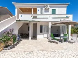 Beach Front Home In Vinisce With Wifi