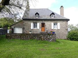 Gîte du Bosquet Pays de Salers Cantal, budgethotell i Sainte-Eulalie