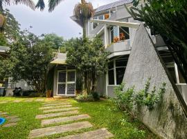 Ampla casa em meio à natureza, hotel in Carapicuíba