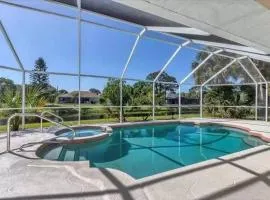 Villa with swimming pool & spa in quiet area