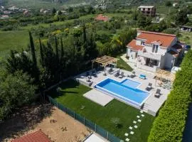 Luxury villa with a swimming pool Plano, Trogir - 20902