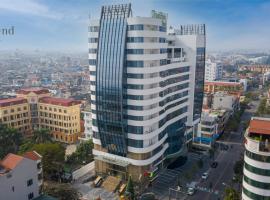 Selegend Hotel Th&aacute;i B&igrave;nh, готель з парковкою у місті Th&aacute;i B&igrave;nh