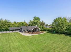 Three-Bedroom Holiday Home In Dannemare, hotel in Dannemare